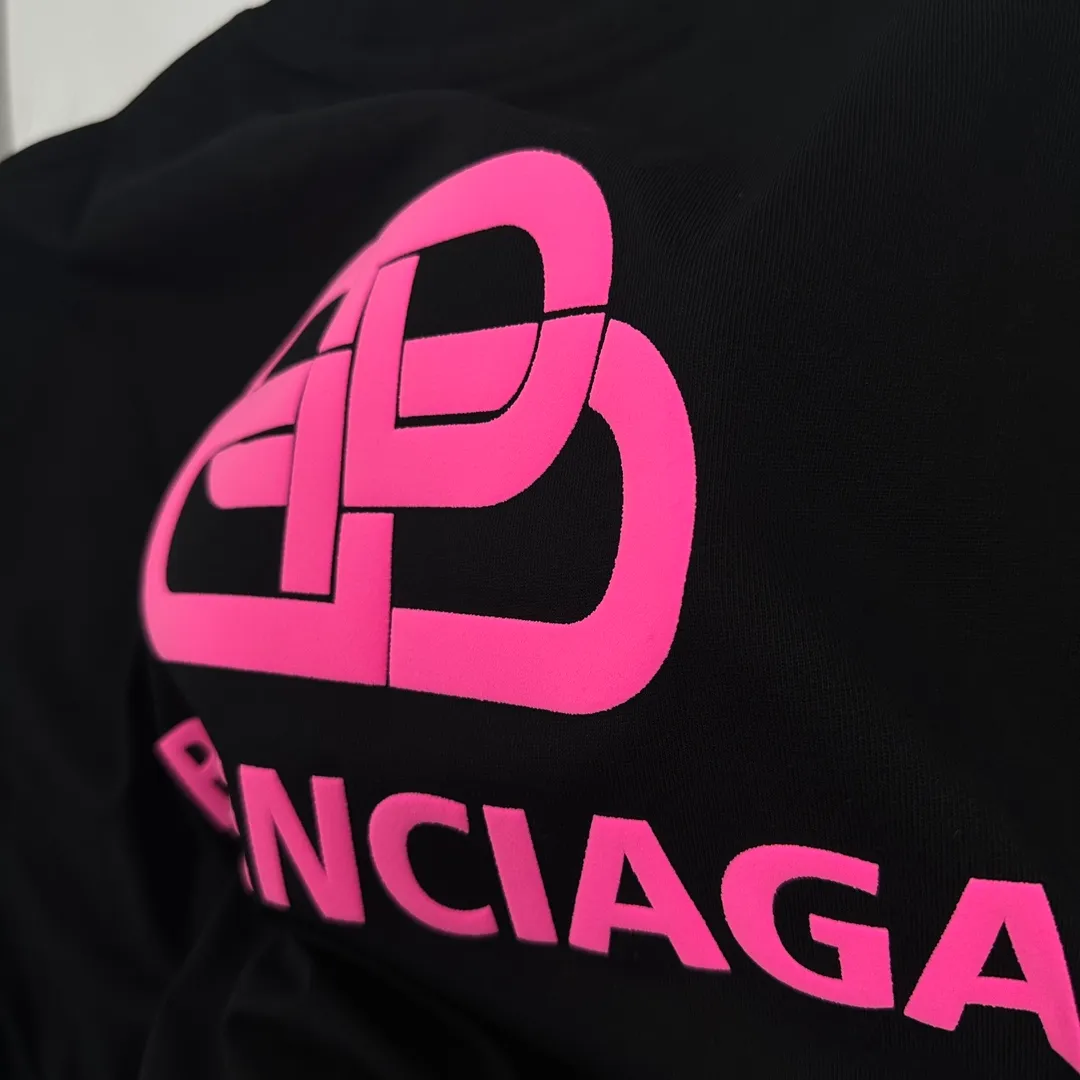 BALENCI*GA 2025 New Arrival T Classic Pink B T Same Style ：Black White Size： S （90-130 ） M （120-150 ） L （140-165 ） XL （160-180 ） XXL （180-210 ）